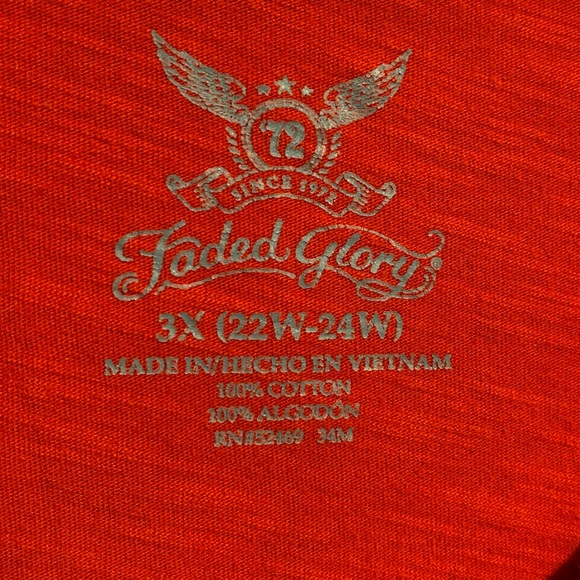 🔴 Red V Neck T-shirt - Picture 3 of 3